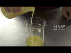 A padaria utiliza ferramentas o agente de liberação de molde dos bolos do produto comestível para bolos