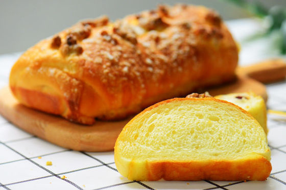 Emulsificante composto de grãos de cera de qualidade alimentar para suavidade duradoura em pastéis e bolos de padaria CP817